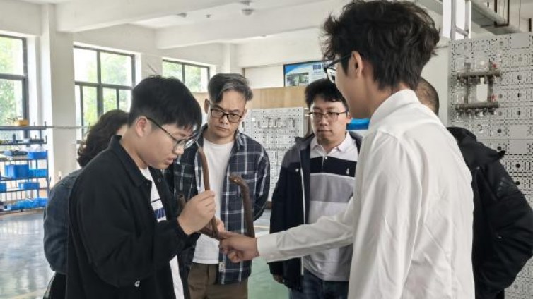 华西集团赴泸州职业技术学院开展第三届全国职业技能大赛集训工作专题调研